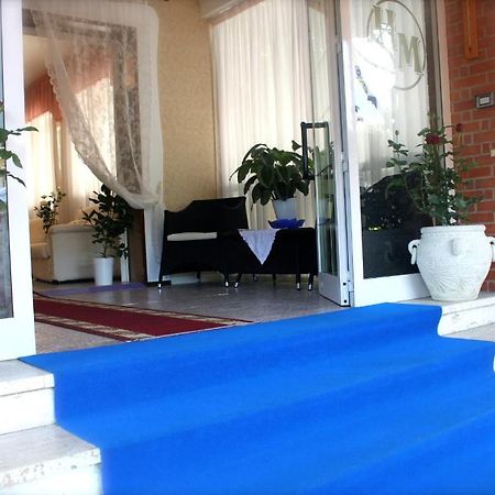 צ'ינקואלה Hotel Manuela מראה חיצוני תמונה