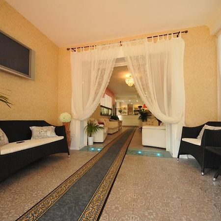 צ'ינקואלה Hotel Manuela מראה חיצוני תמונה