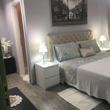 צ'ינקואלה Hotel Manuela מראה חיצוני תמונה