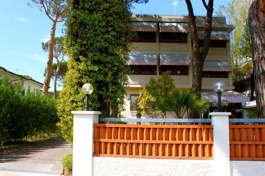 צ'ינקואלה Hotel Manuela מראה חיצוני תמונה