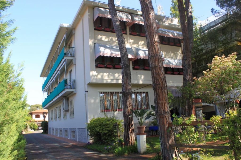 צ'ינקואלה Hotel Manuela מראה חיצוני תמונה
