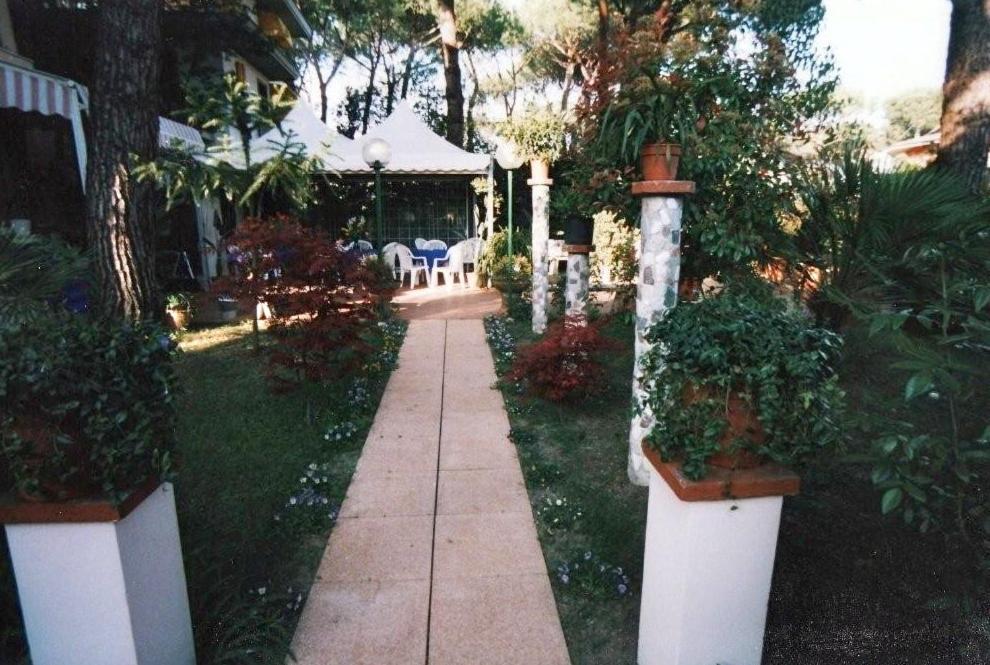 צ'ינקואלה Hotel Manuela מראה חיצוני תמונה