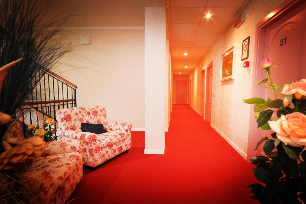צ'ינקואלה Hotel Manuela מראה חיצוני תמונה