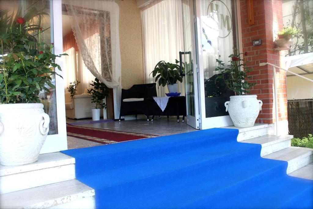 צ'ינקואלה Hotel Manuela מראה חיצוני תמונה