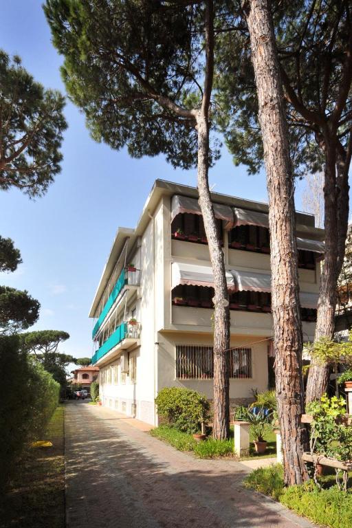 צ'ינקואלה Hotel Manuela מראה חיצוני תמונה