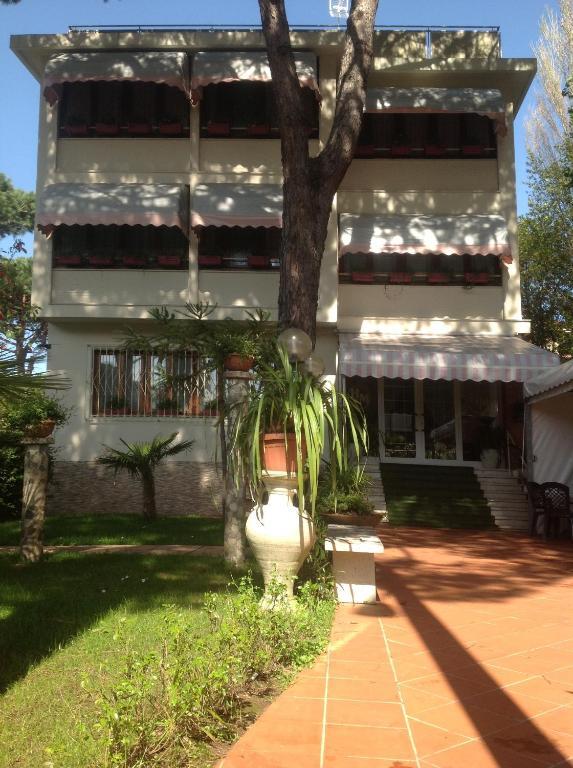 צ'ינקואלה Hotel Manuela מראה חיצוני תמונה